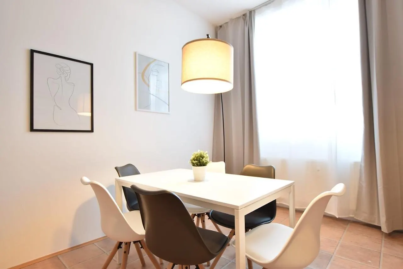 Super Central City Appartement With Free Parking Innsbruck Apartment