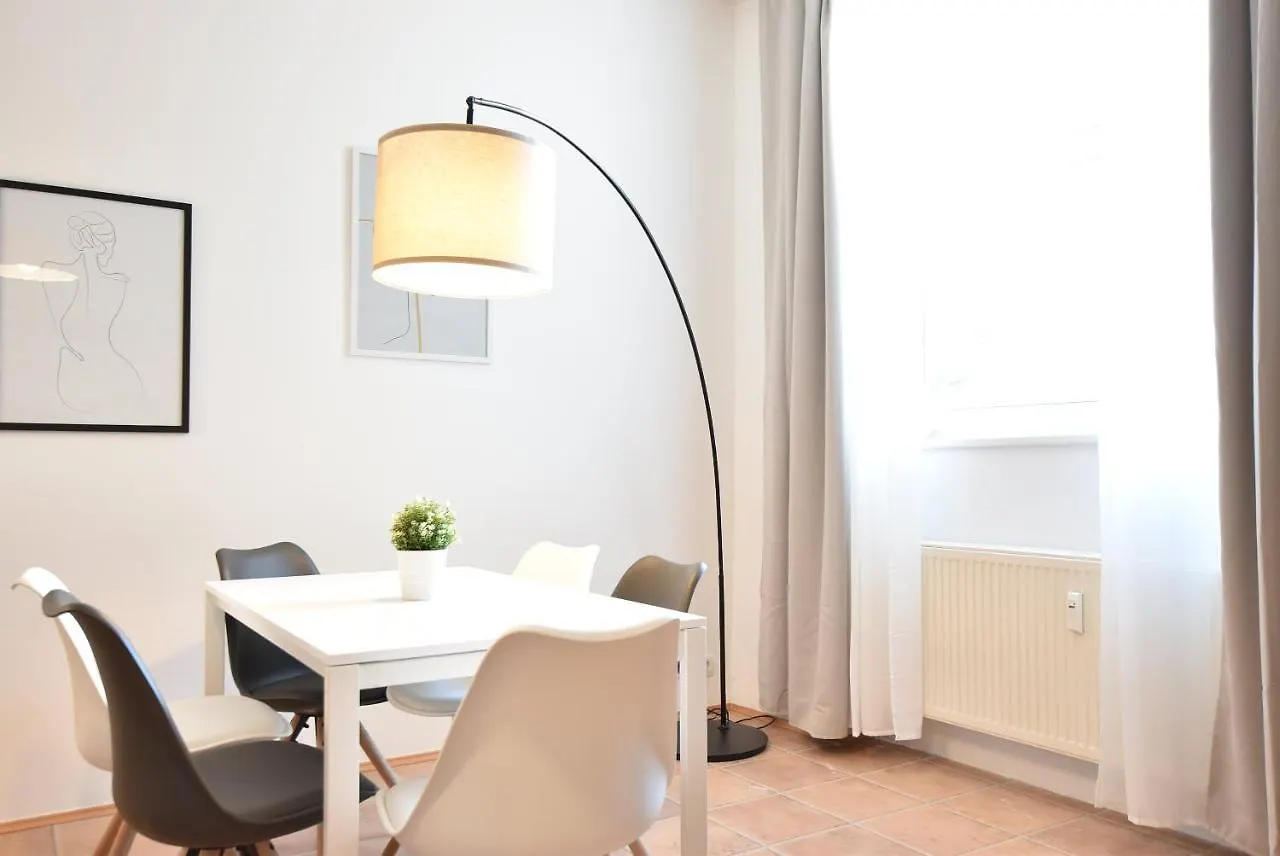 Super Central City Appartement With Free Parking Innsbruck